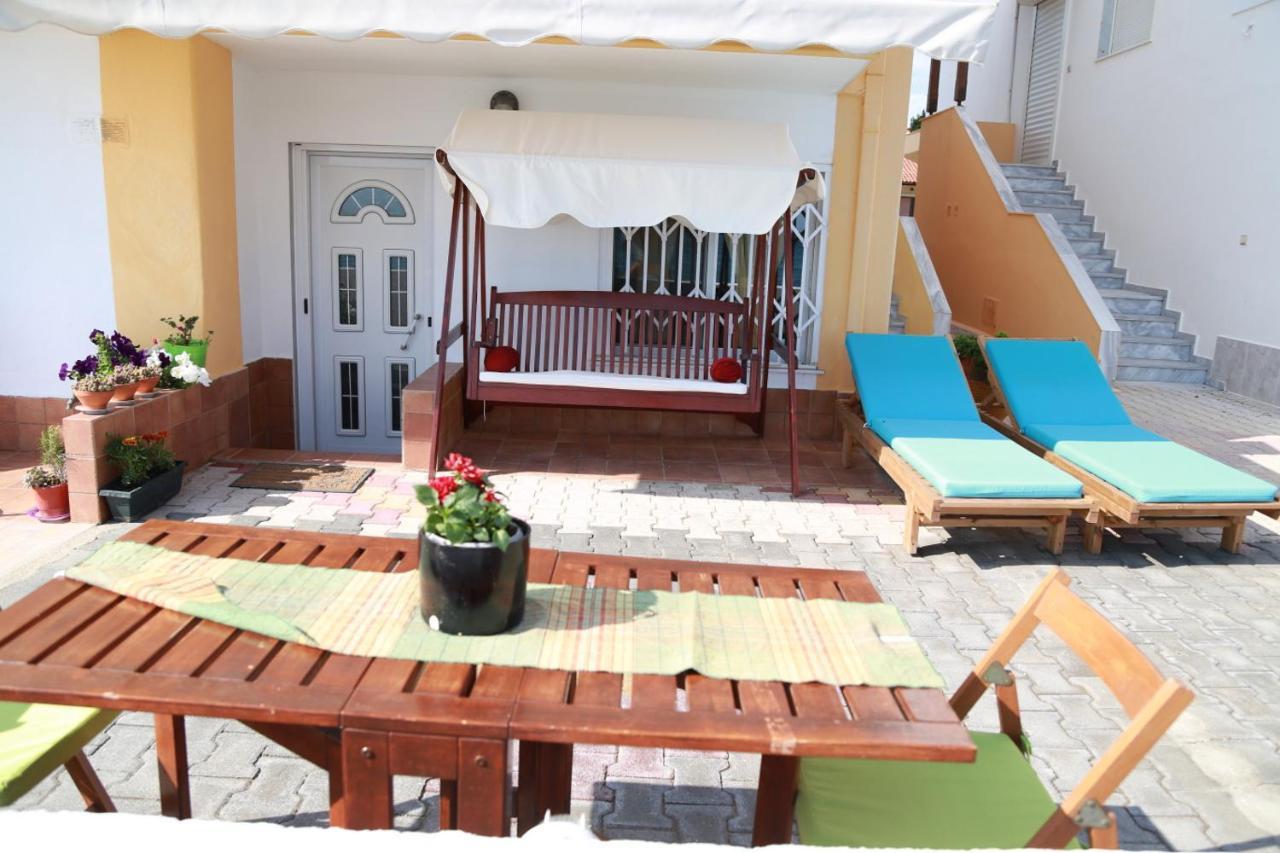 George & Katerina Houses Paralia Dionysiou Room photo