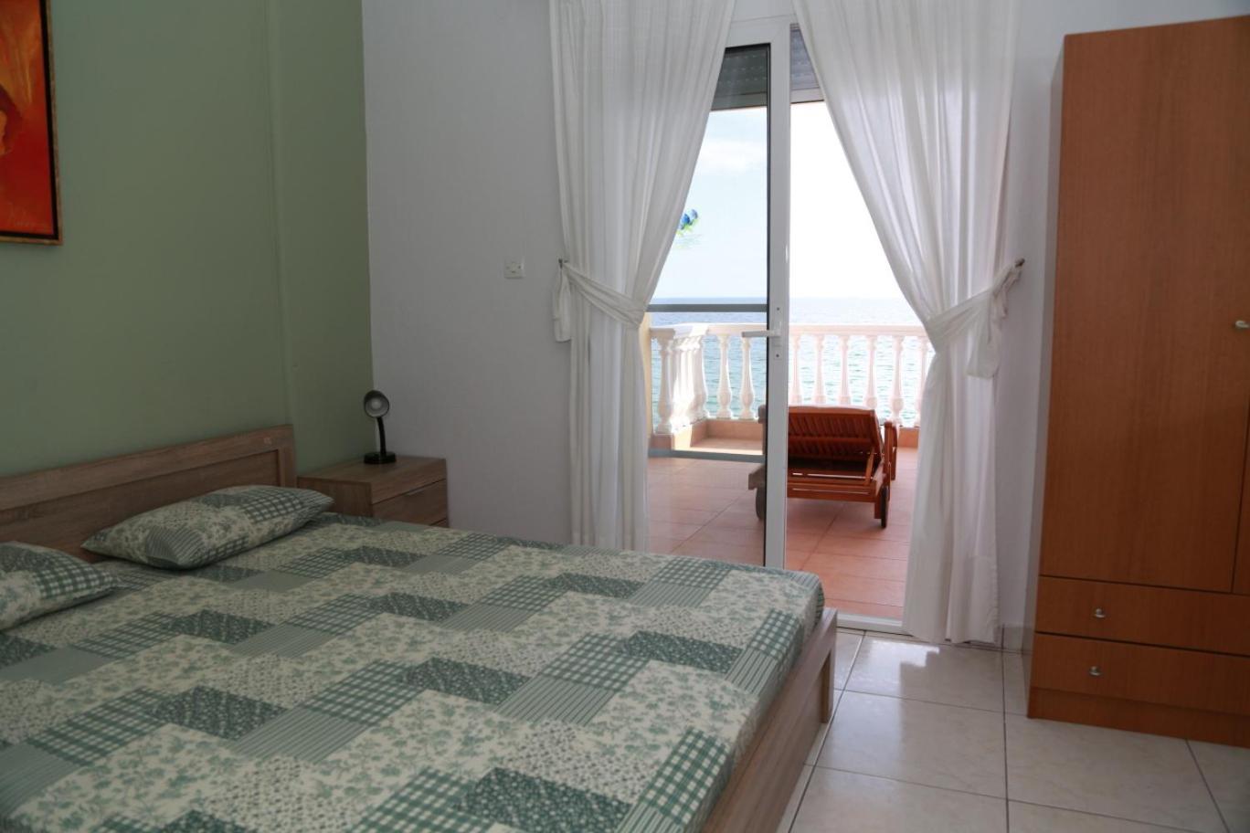George & Katerina Houses Paralia Dionysiou Exterior photo